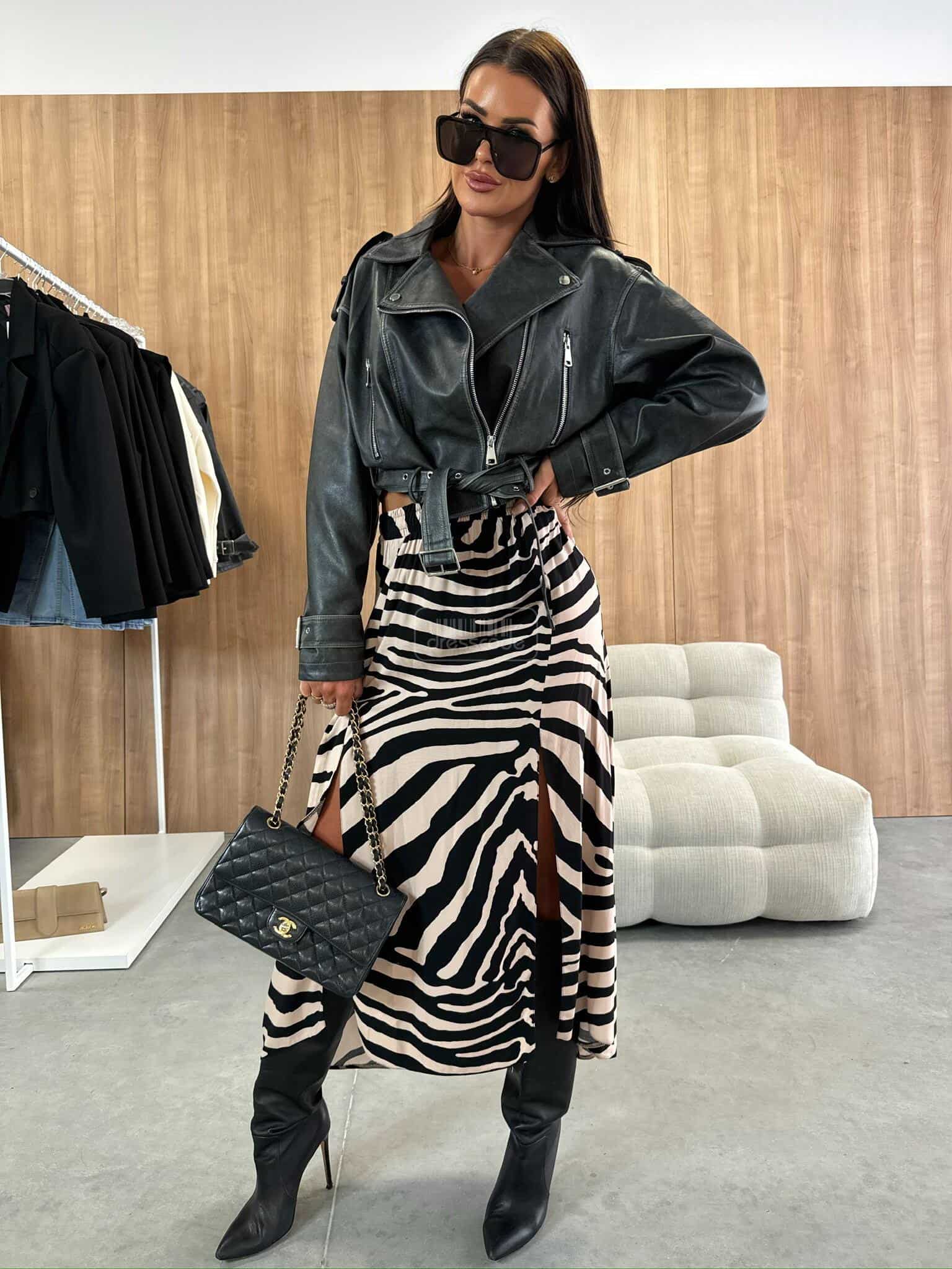 spodnica-gumka-w-pasie-bezowo-czarna_5