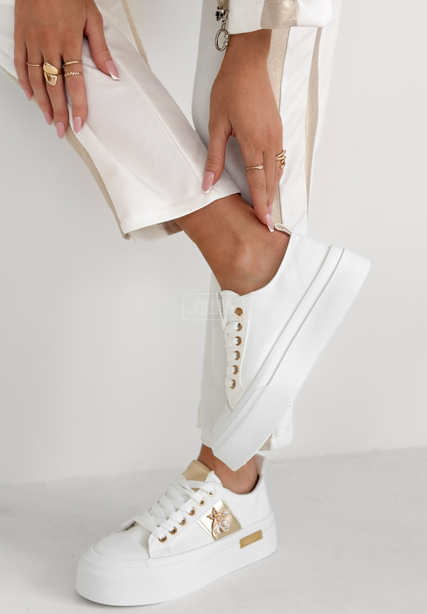 tinywow_tenisky-find-no-words-biele-3_77154741