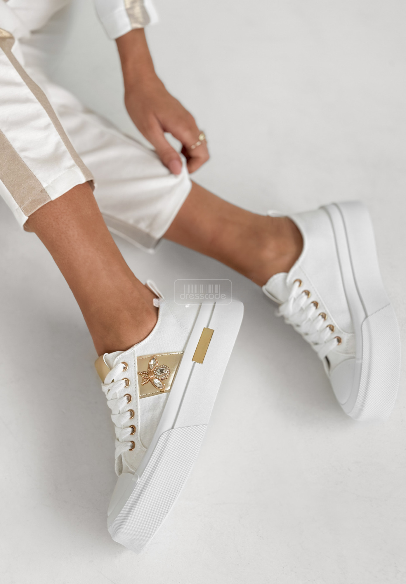 tinywow_tenisky-find-no-words-biele-5_77154903