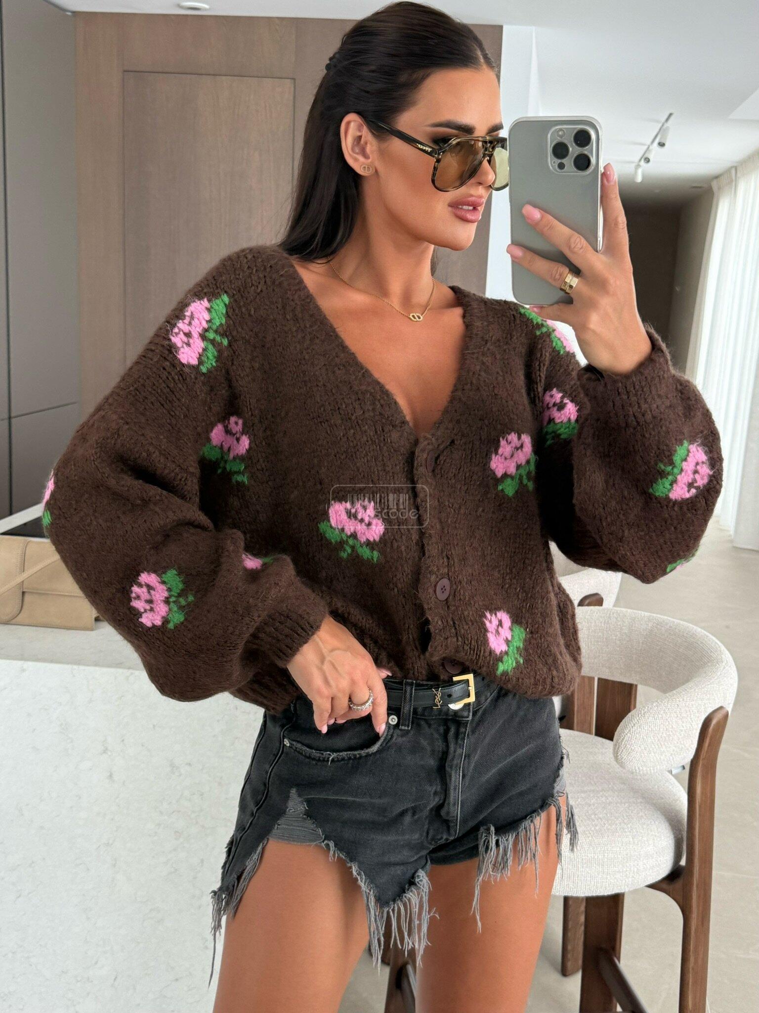 sweter-garcia-z-kwiatami-czekoladowy_3