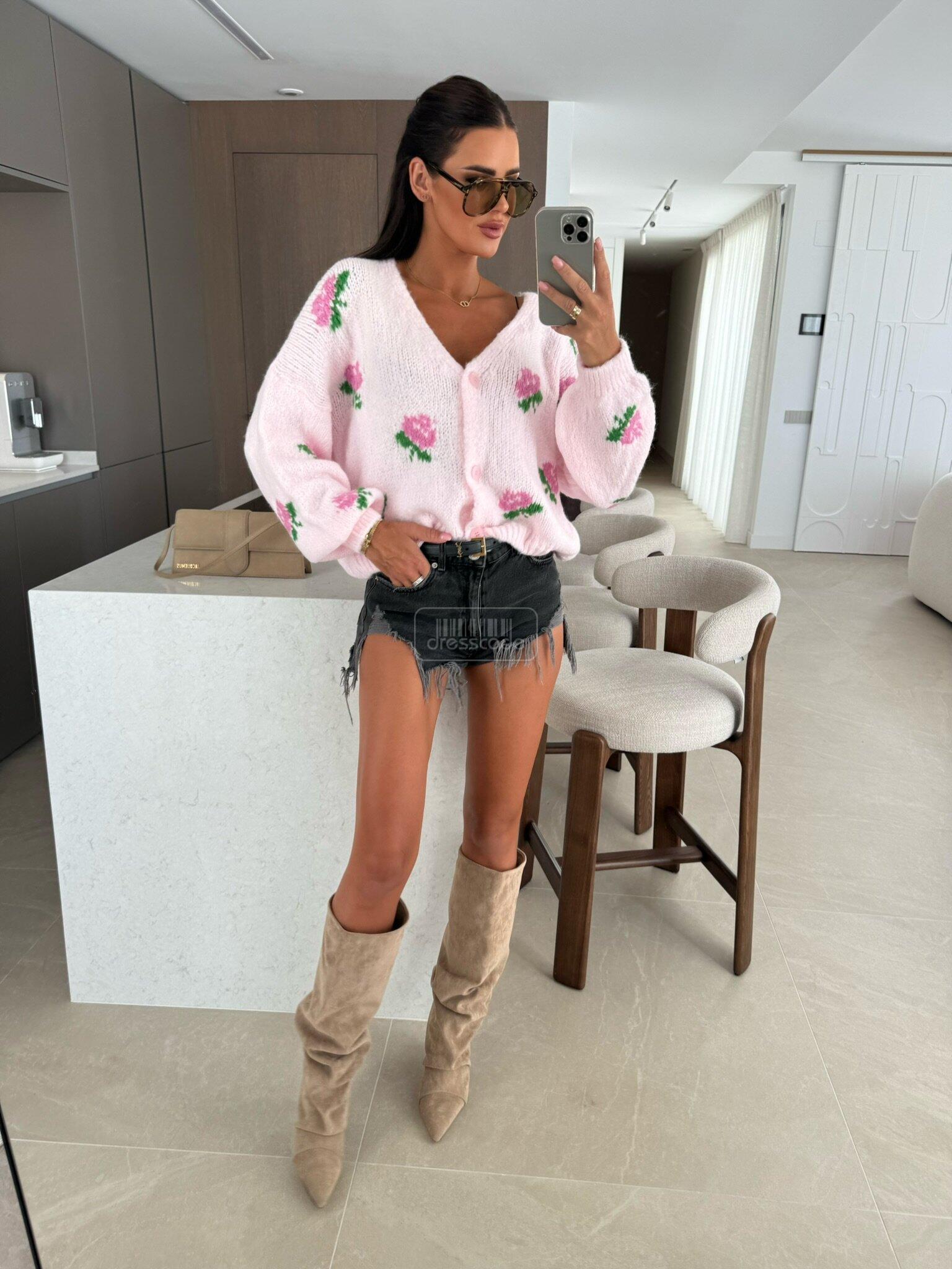 sweter-garcia-z-kwiatami-pudrowy_3